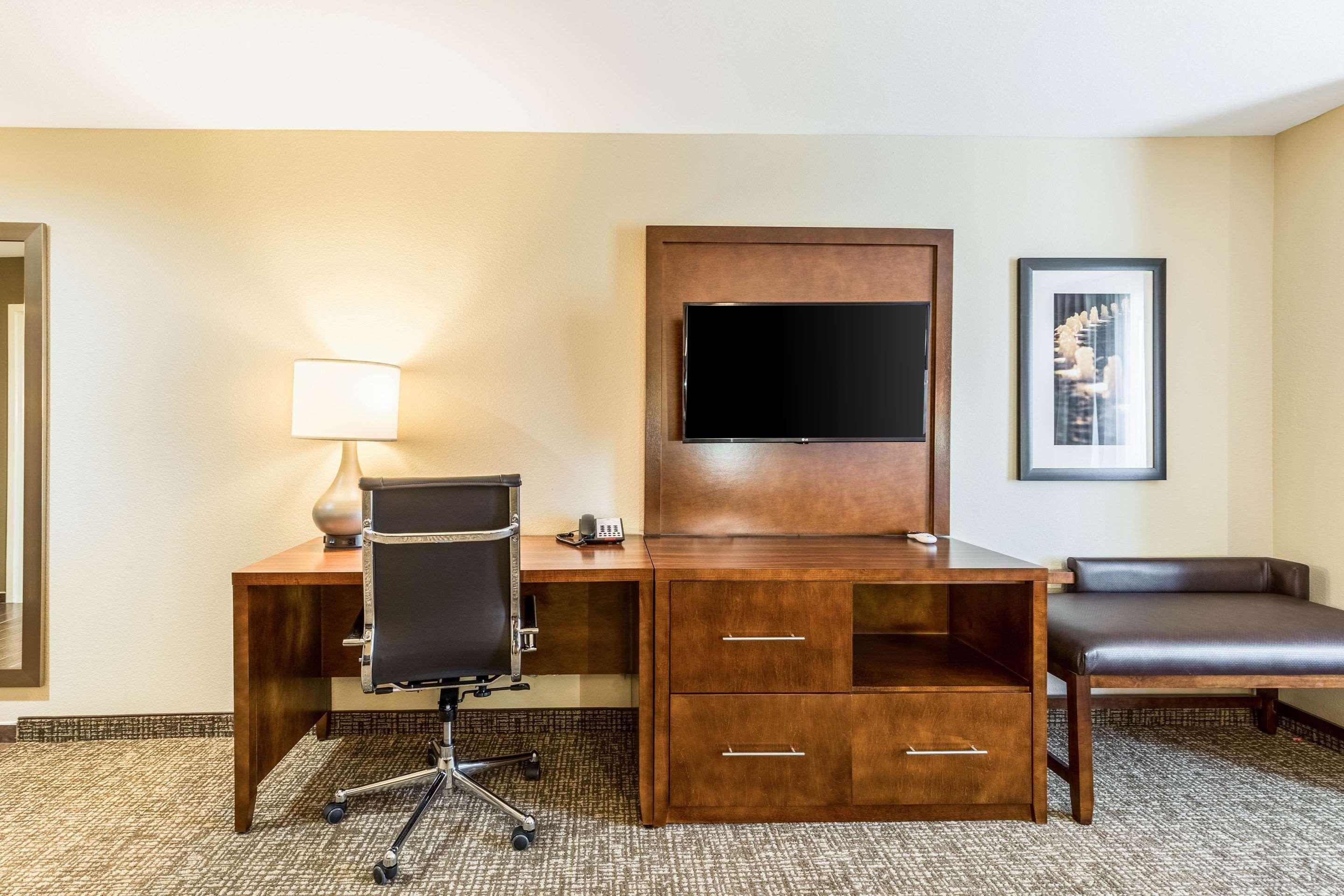 Comfort Suites Channelview Bagian luar foto