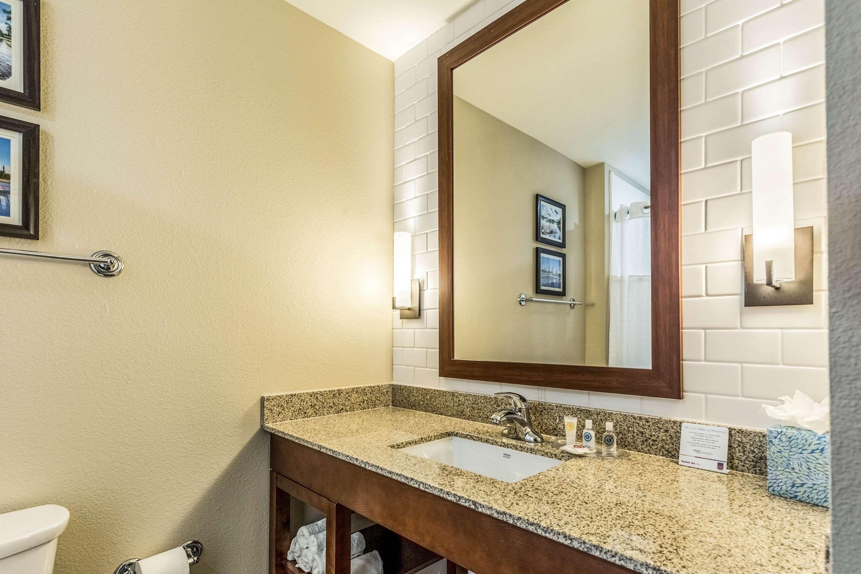 Comfort Suites Channelview Bagian luar foto