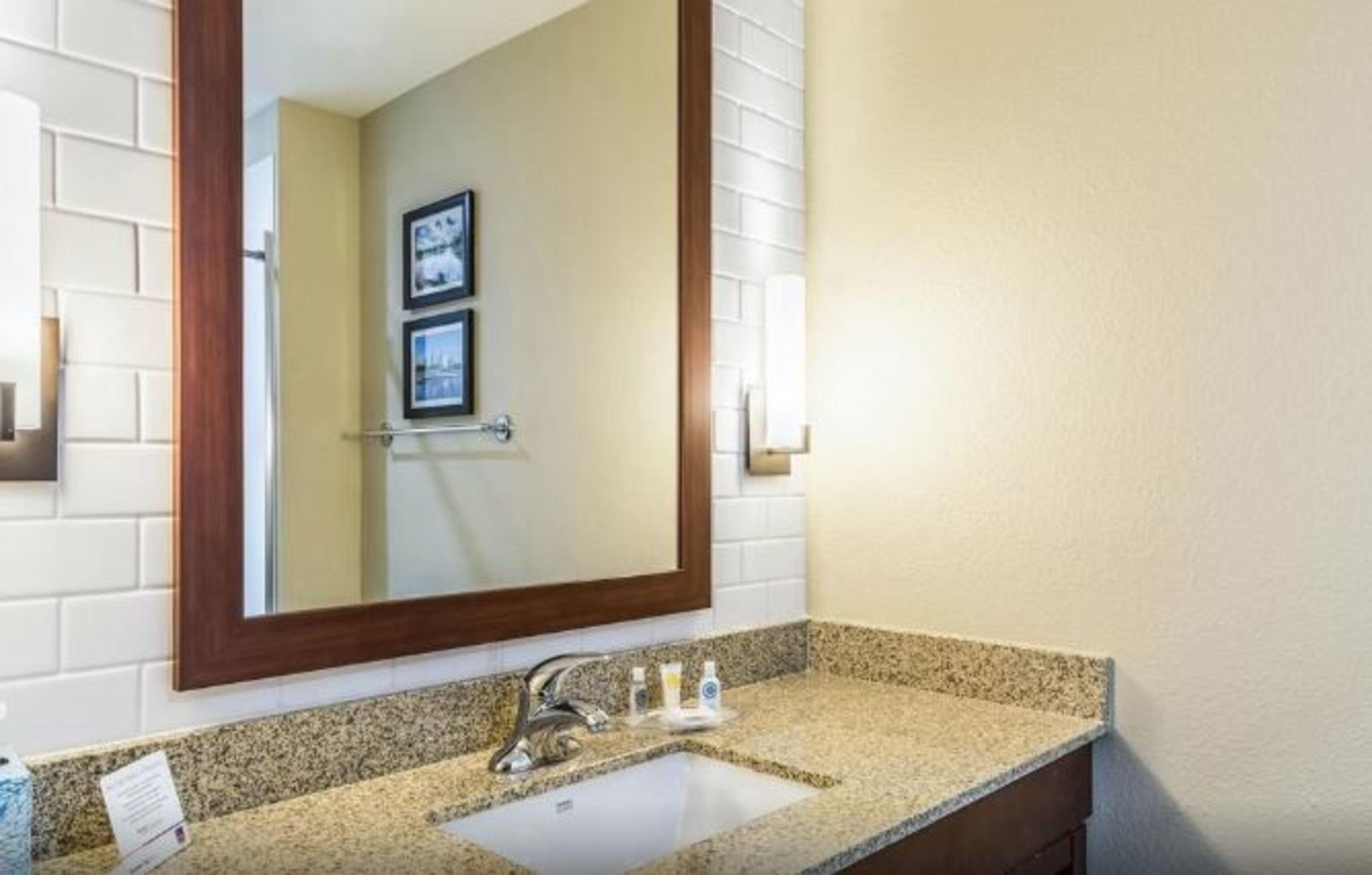 Comfort Suites Channelview Bagian luar foto