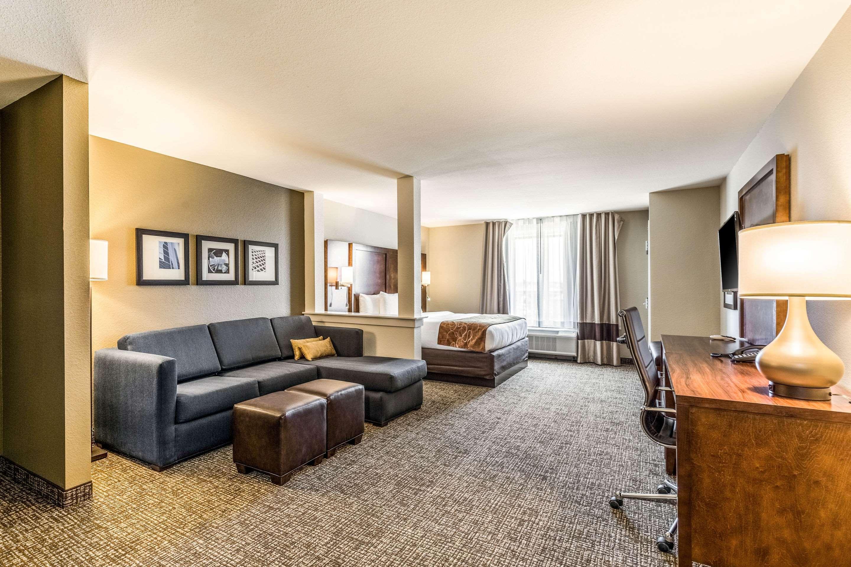 Comfort Suites Channelview Bagian luar foto