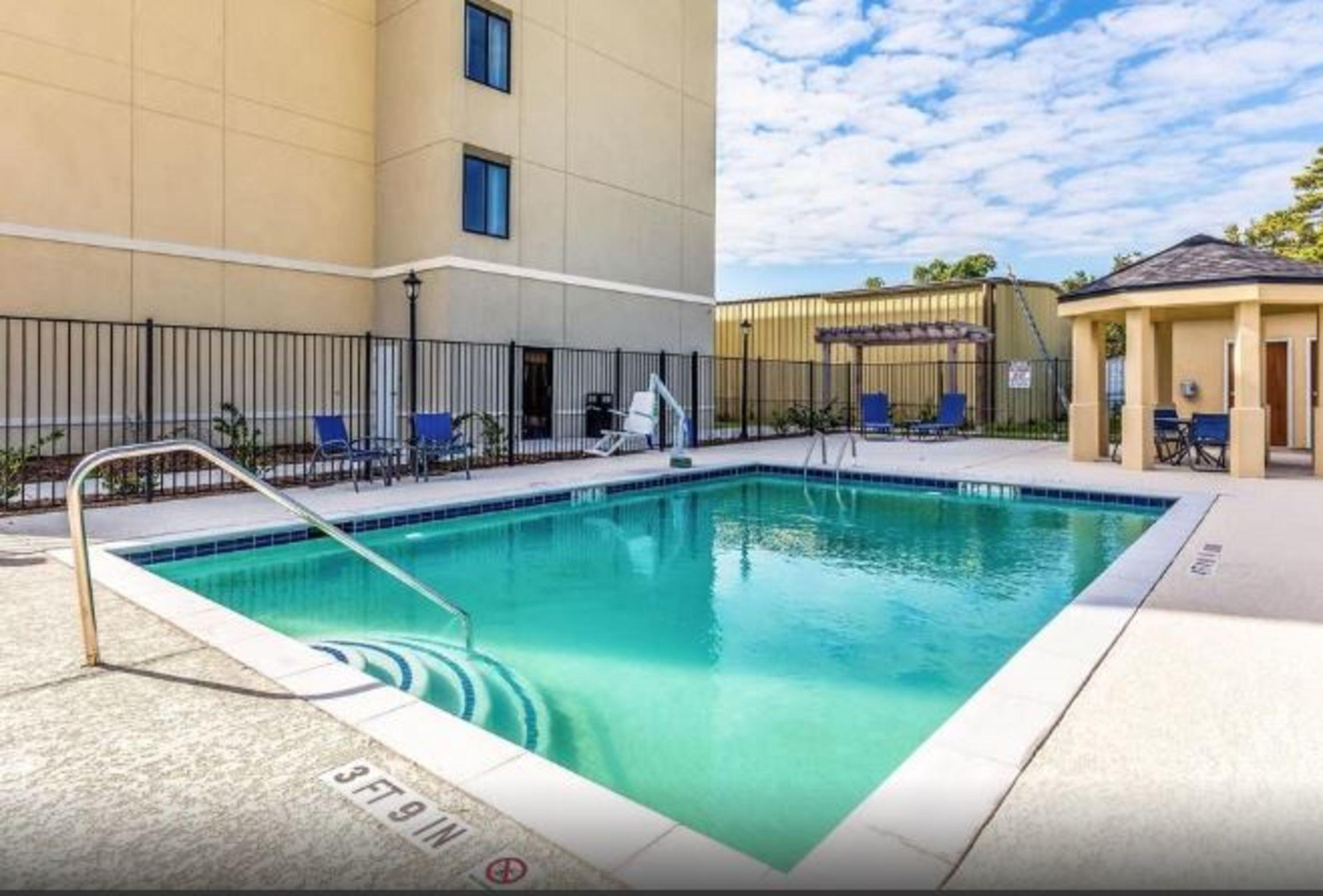 Comfort Suites Channelview Bagian luar foto